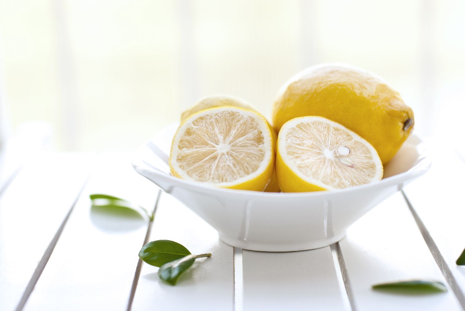 Schale mit Zitronen